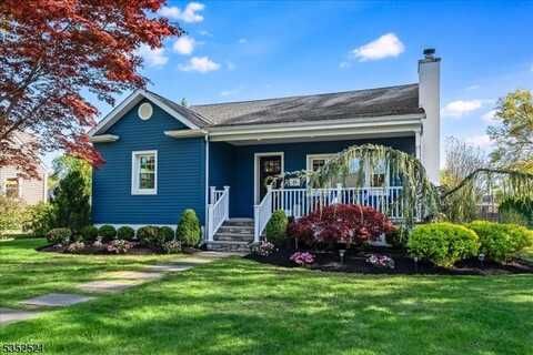 31 Caroline Ave, Pequannock, NJ 07444