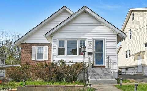 42 Second St, Dumont, NJ 07628