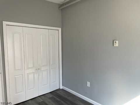 44 N Central Ave, Ramsey, NJ 07446