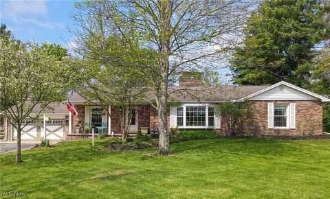 55 Maple Hill Drive, Chagrin Falls, OH 44022