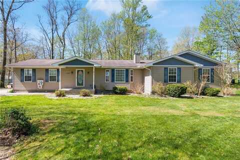 608 Lynnview Street SW, Hartville, OH 44632