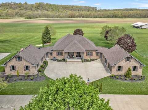 8050 Avalon Road NW, Malvern, OH 44644