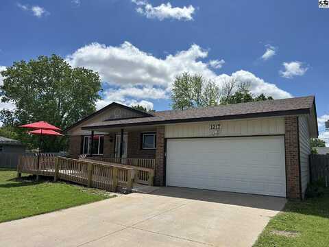 1217 E 28th Ave, Hutchinson, KS 67502