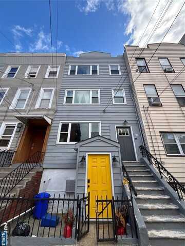 339 4th Street 3, Jersey City, NJ 07302