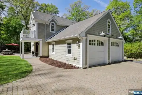 41 Snow Drive, Mahwah, NJ 07430