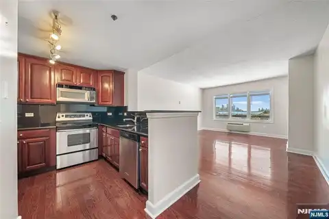 6109 City Place, Edgewater, NJ 07020