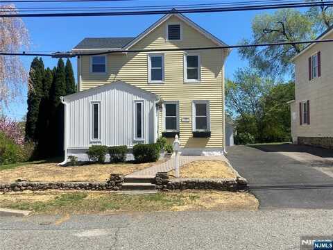 30 Roosevelt Avenue, Butler, NJ 07405
