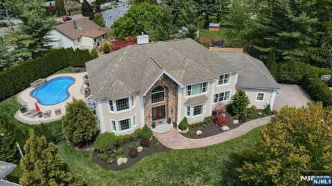 17 Farmstead Lane, Wayne, NJ 07470
