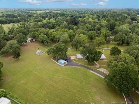 1215 Bentley Street, Hugo, OK 74743