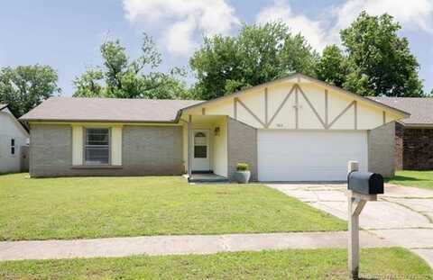 1112 N Hickory Court, Broken Arrow, OK 74012