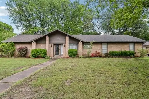 8005 S Peach Circle, Broken Arrow, OK 74011