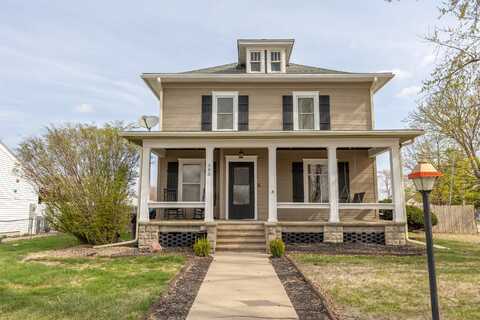 305 W 17th Street, South Sioux City, NE 68776