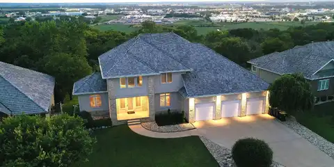 4701 Grayhawk Ridge Drive, Sioux City, IA 51106
