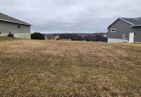 4210 Fieldcrest Dr, Sioux City, IA 51103