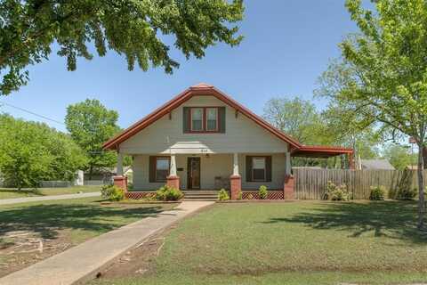 613 N Wineblood Street, Checotah, OK 74426