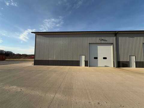 5259 Oak Crest Hill Rd SE, Hills, IA 52235
