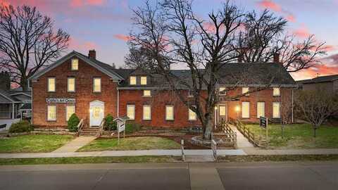 4506 220th Trl, Amana, IA 52203