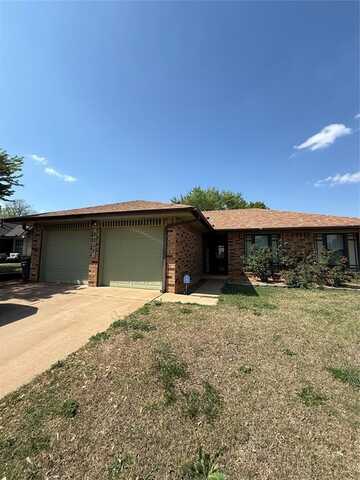 2217 NE 8th Street, Moore, OK 73160