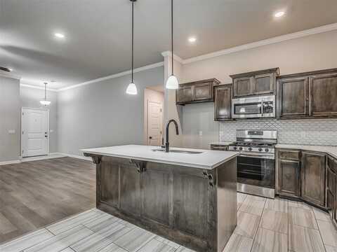 10008 Ashford Drive, Yukon, OK 73099