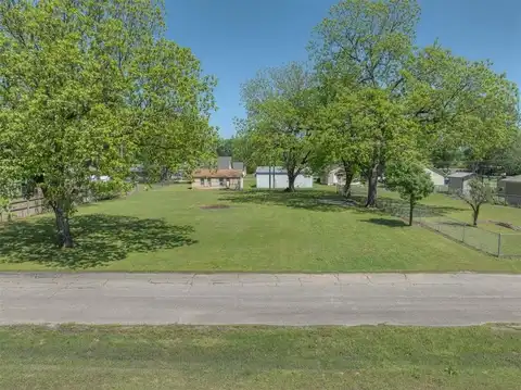 605 N Wineblood Street, Checotah, OK 74426