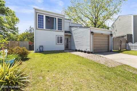 218 W Saltwood Place, Jacksonville, NC 28540