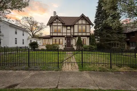 707 W Washington Avenue, Jackson, MI 49201