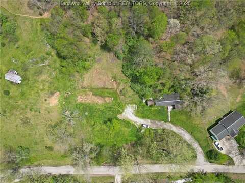 1006 Cow Creek Road, Hurricane, WV 25526