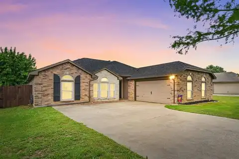 912 Glenngary Way, Denton, TX 76208