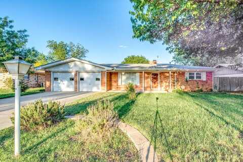 2011 College Avenue, Levelland, TX 79336
