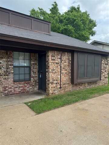 1727 Patricia Street, Arlington, TX 76012