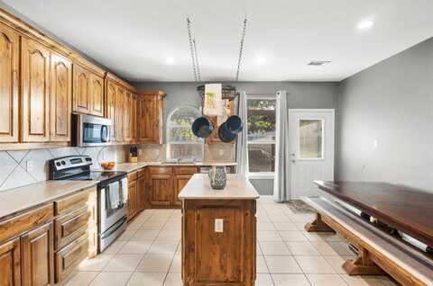 10537 Fossil Hill Drive, Fort Worth, TX 76131