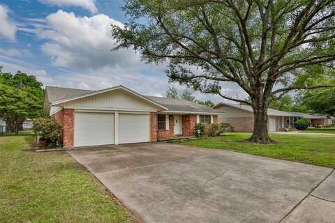 1210 Hillside Drive, Gainesville, TX 76240