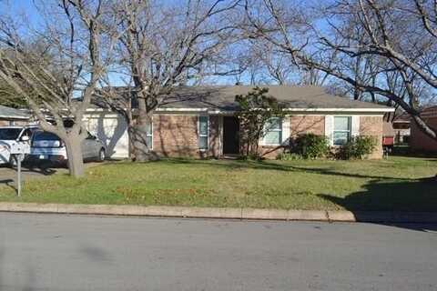1119 Cozby Street E, Benbrook, TX 76126