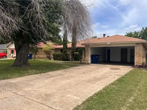 919 Cresthaven Drive, Lancaster, TX 75134