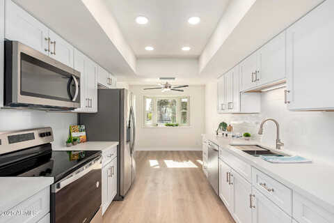 Burns, SUN CITY, AZ 85351