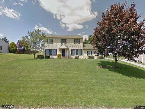 Steffie, MOUNT WOLF, PA 17347