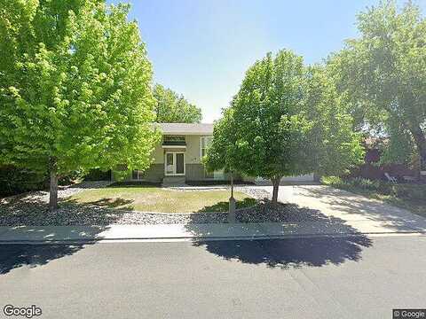 Vivian, LONGMONT, CO 80501