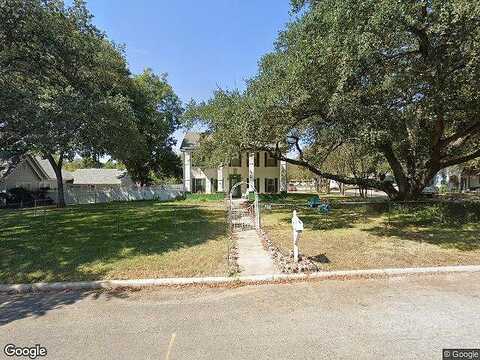 Walnut, LULING, TX 78648