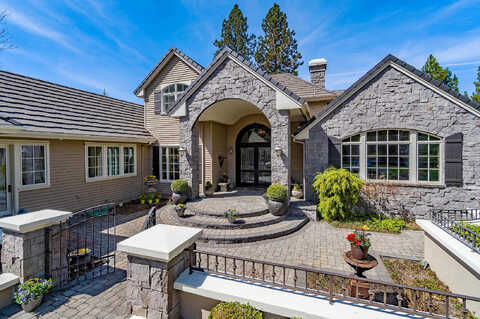Tam Mcarthur, BEND, OR 97702