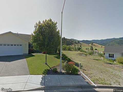 Lisa, MYRTLE CREEK, OR 97457