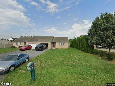 Nicole, GREENCASTLE, PA 17225