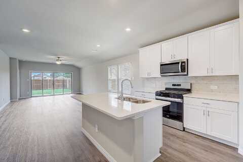 Possum Dr, Farmersville, TX 75442