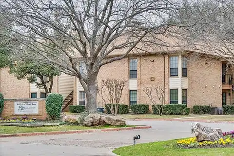 Ledgemont Ln, Addison, TX 75001