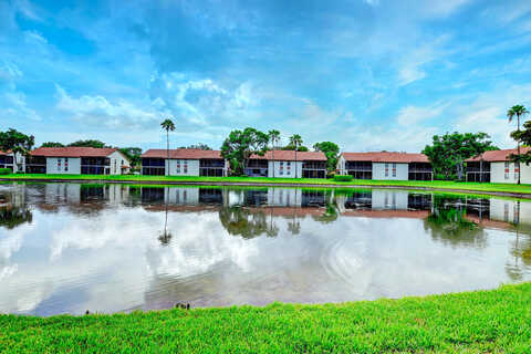 S Circle Lake Dr, Boynton Beach, FL 33437