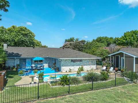 Gingerbread, WAXAHACHIE, TX 75165