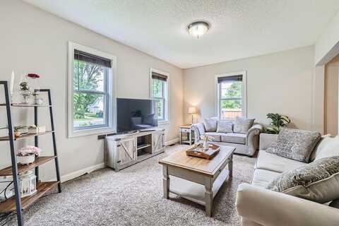 Market, SHAKOPEE, MN 55379