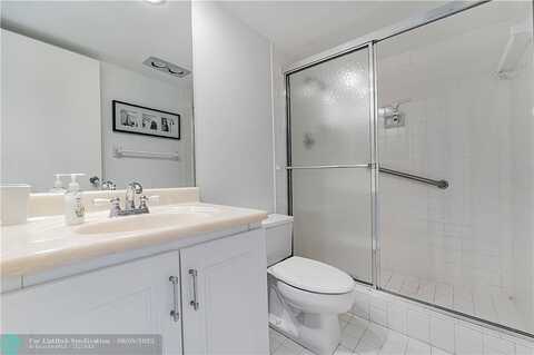 Oaks Clubhouse Dr, Pompano Beach, FL 33069