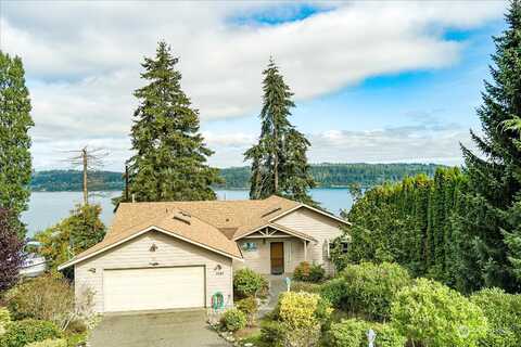 Coachman, FREELAND, WA 98249