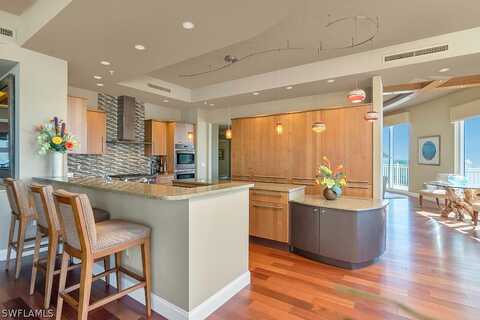 Vanderbilt Dr, Naples, FL 34110