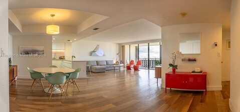 Biscayne Blvd, Miami, FL 33181